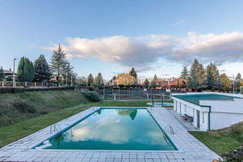 Adosado en venta en  Trobajo del Camino, San Andrés del Rabanedo