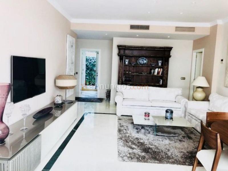 Apartamento en venta en  Urb. Marbella Real, Nagüeles-Milla de Oro, Marbella