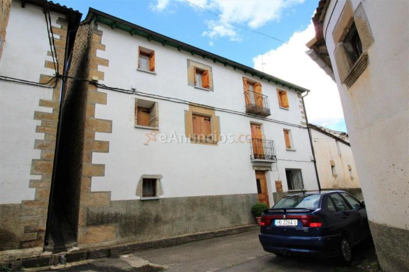 Adosado en venta en  Principal, Poblaciones sur, Jaca