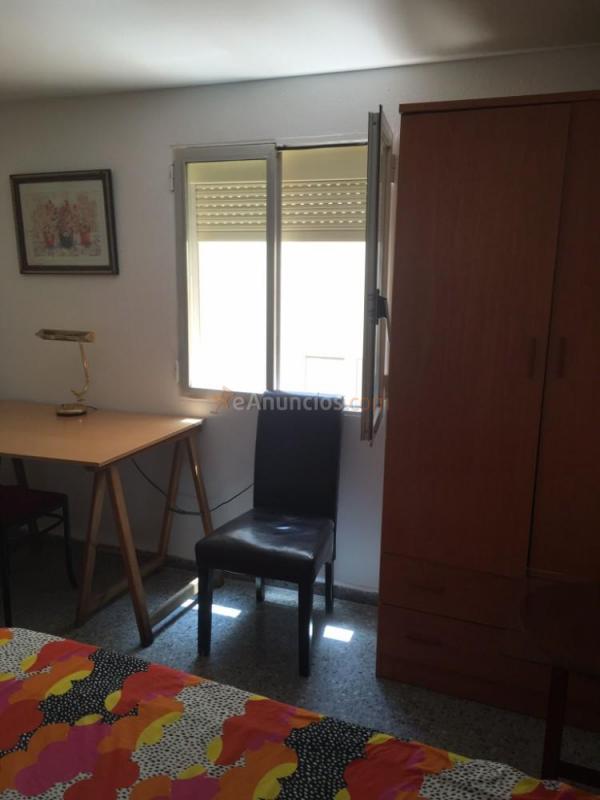 Alquiler Habitación Casco Histórico Cádiz.