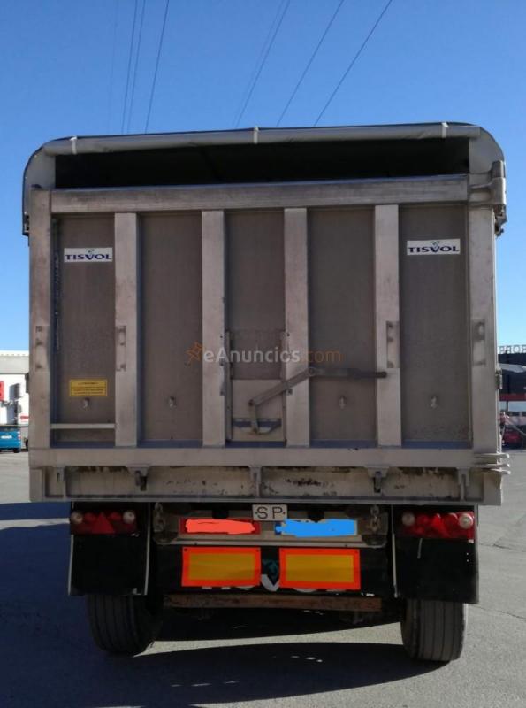 Se vende tractora, bañera y tarjeta de transporte S. L