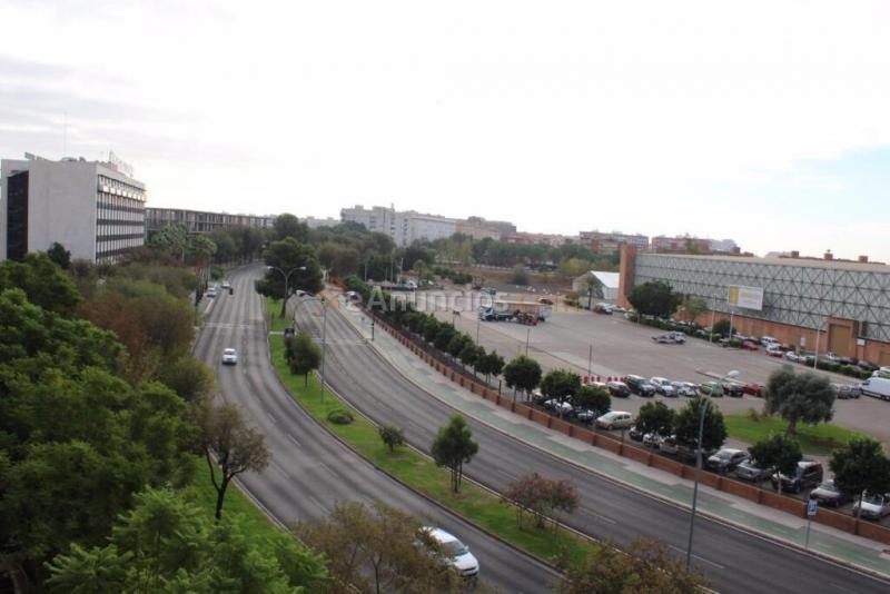 Magnífica  oficina en edificio, frente al Palacio de Congresos de Sevilla