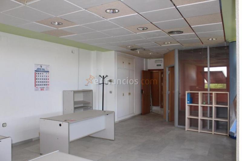 Magnífica  oficina en edificio, frente al Palacio de Congresos de Sevilla