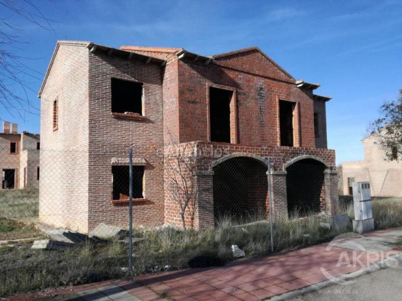 Chalets en construcción en Burguillos
