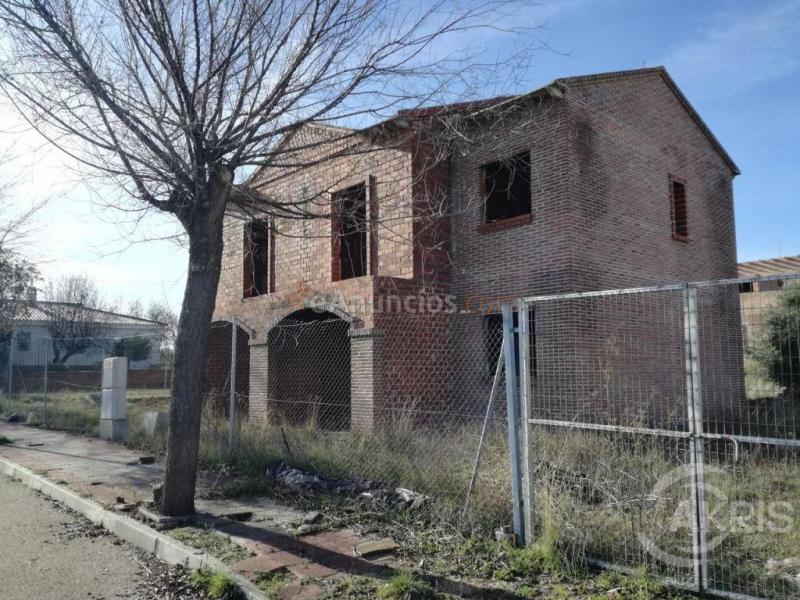 Chalets en construcción en Burguillos