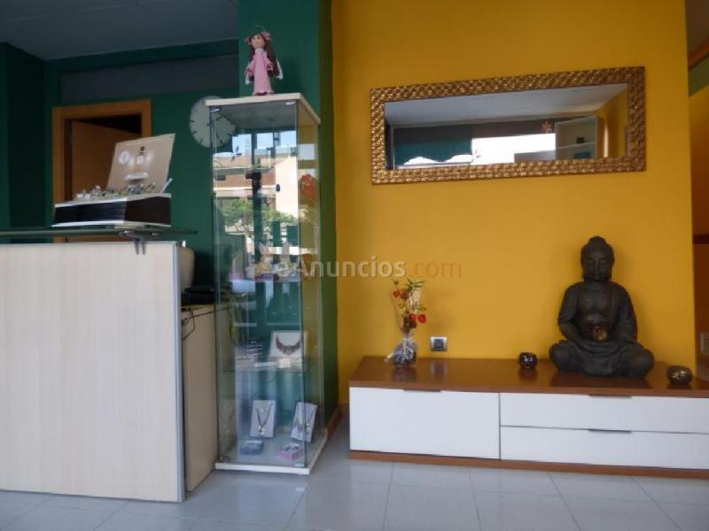 LOCAL CON NEGOCIO DE ESTÉTICA EN VENTA EN LA FONT DELS CAPELLANS DE MANRESA