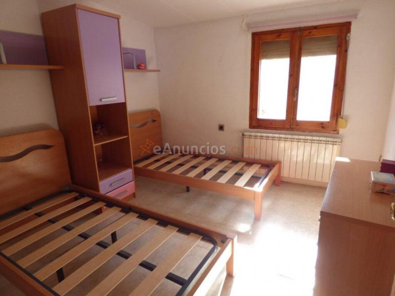 CASA EN VENTA DE 5 HABITACIONES, GARAJE Y TERRAZA EN LA POBLACIÓN DE MONISTROL DE CALDERS