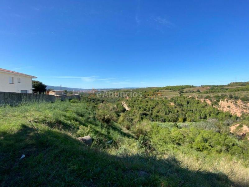 Parcela residencial de 2.000 m2 en Castellbisbal