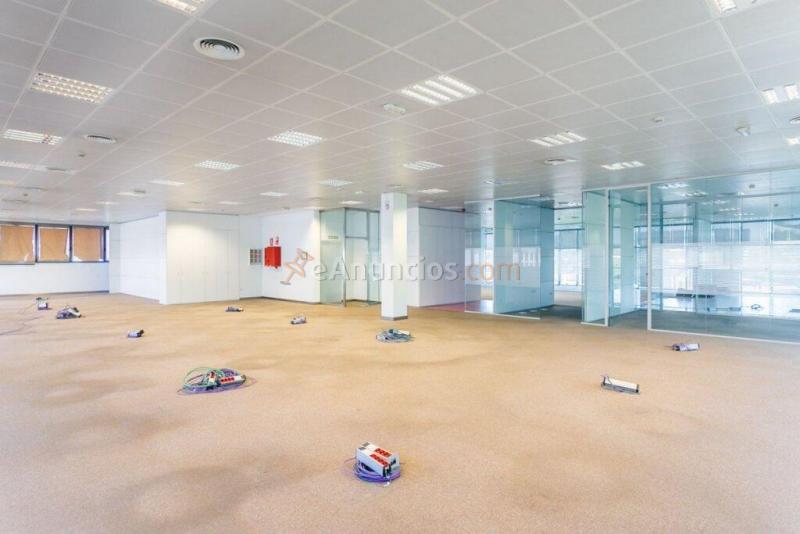 MAGNIFICAS OFICINAS CON 4 PLAZAS DE PARKING EN MANUEL SIUROT