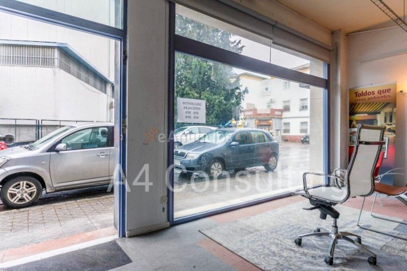 LOCAL DE ESQUINA CON AMPLIA FACHADA JUNTO PARROQUIA DE LOS REMEDIOS