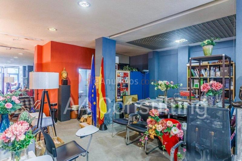 LOCAL DE ESQUINA CON AMPLIA FACHADA JUNTO PARROQUIA DE LOS REMEDIOS