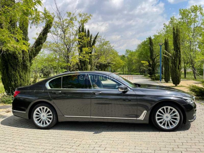BMW Serie 7 730D 265cv 8 vel. *IVA deducible* *2016* *73.000 km* *Nacional* *Libro de revisiones* 