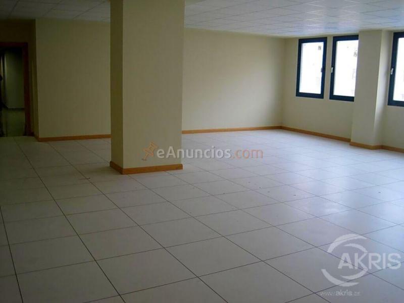 Oficinas diáfanas para múltiples usos.