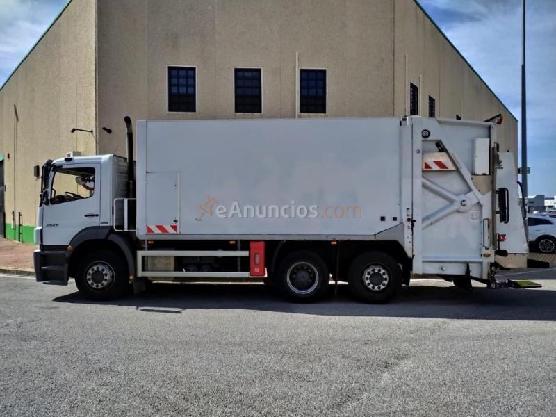 Camion de recojida basura mercedes
