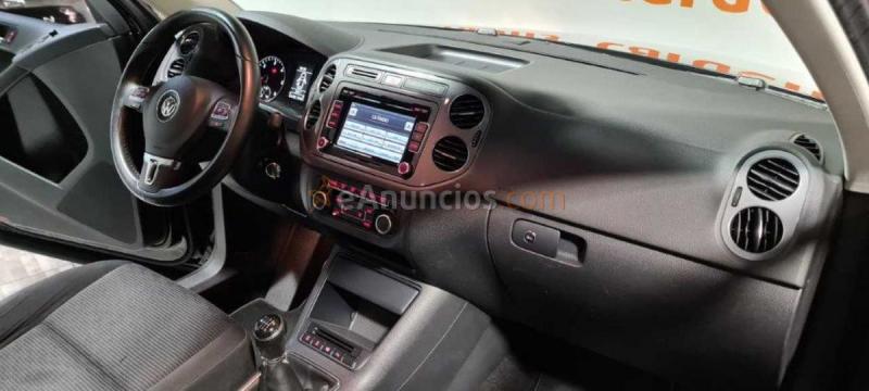 Volkswagen Tiguan 2.0 TDI 150CV BLUEMOTION 4X2 CLIMA-LLANTAS 17-SENSORES DEL Y TRASEROS
