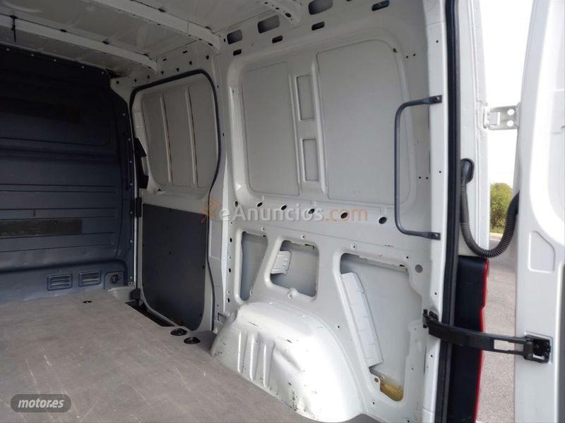 Volkswagen Crafter 35 Furgon PRO BM 2.0 TDI BMT 163CV de 2016 con 136.051 Km por 18.500 EUR. en Granada