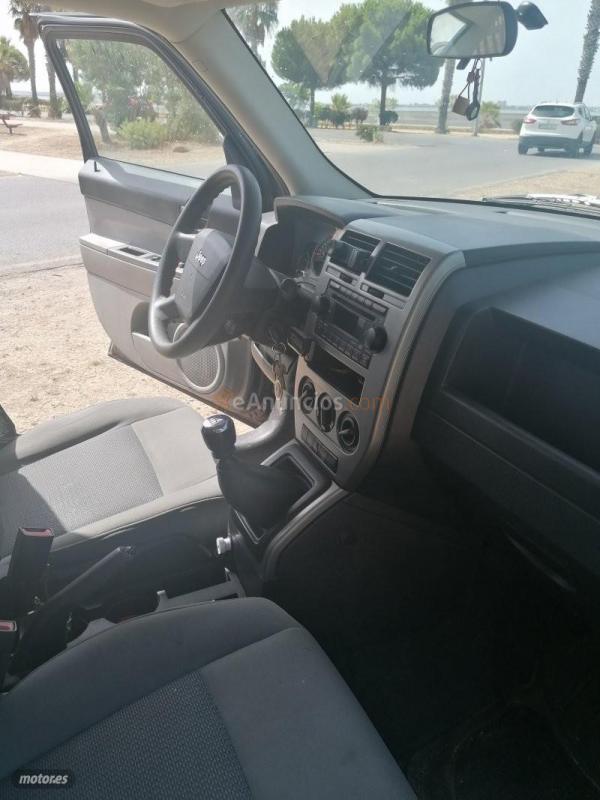 Jeep Patriot Cdr 2000 diesel limite de 2007 con 245.000 Km por 6.300 EUR. en Cadiz
