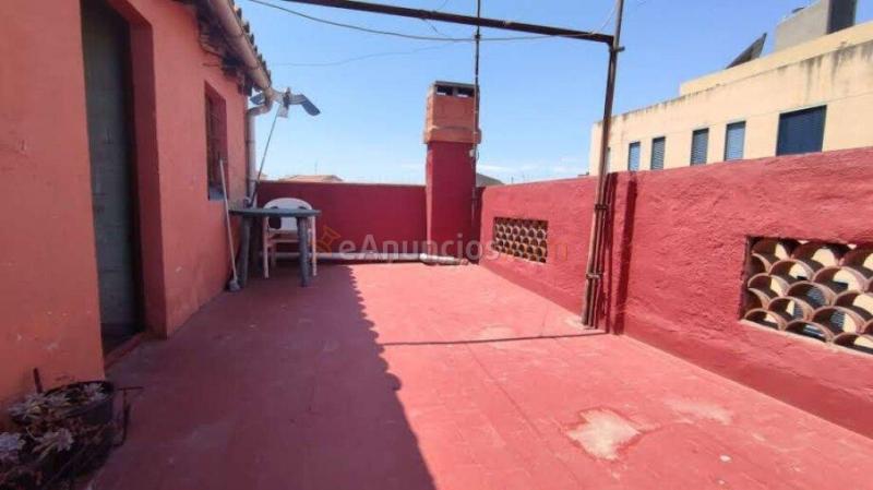 EDIFICIO Y CASA UNIFAMILAR EN VENTA EN ZONA VALLDAURA DE MANRESA.