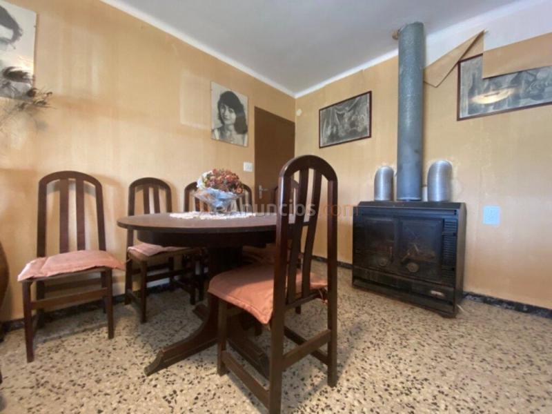 Finca con 3 casas a 500 metros del pueblo