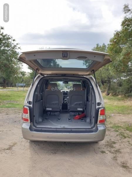 Kia Carnival 144 CV de 2004 con 227.000 Km por 3.800 EUR. en Segovia