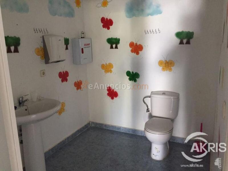 LOCAL COMERCIAL DE 94 M2 EN BUEN ESTADO DE CONSERVACION