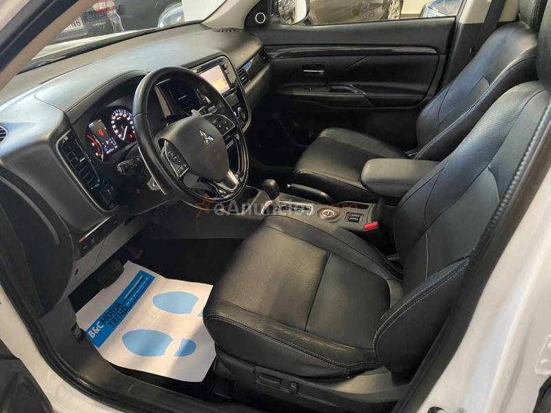 Mitsubishi Outlander 220D AUTO KAITEKI AWD 7 PLAZAS 