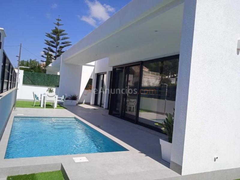 Casa-Chalet de Obra Nueva en Venta en Pinar De Campoverde Alicante