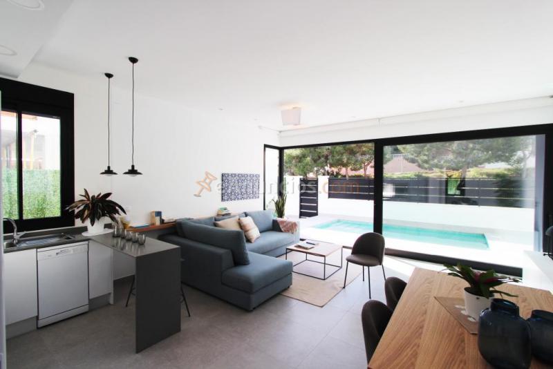 Casa-Chalet de Obra Nueva en Venta en Pinar De Campoverde Alicante