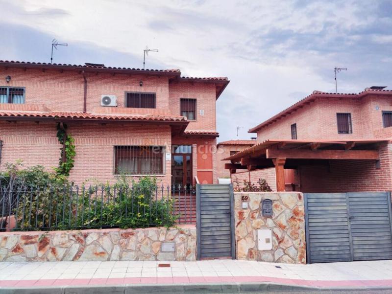 CHALET PAREADO EN URBANIZACIÓN SALAMANCA