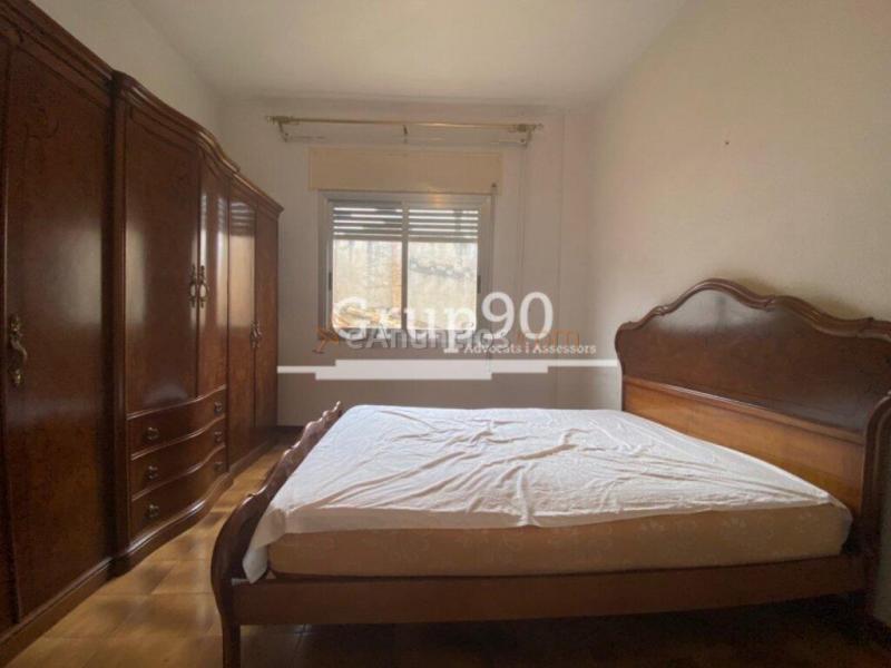 Casa esquinera en el centro de Remolins