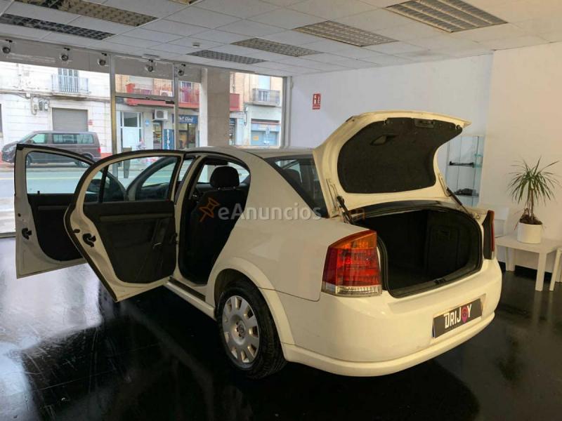 Opel Vectra Cosmo 1.9 CDTI 8v 120 CV 4p. 