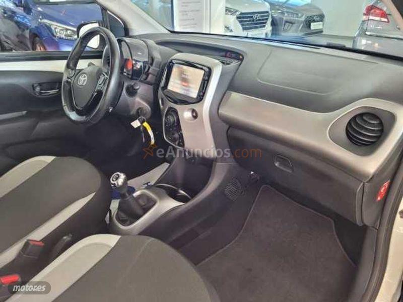 Toyota Aygo 1.0 VVT-i x-play de 2018 con 50.495 Km por 8.500 EUR. en Madrid