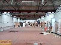Amplia nave, cercana al centro en Torrelavega