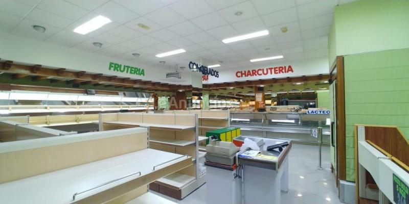 Tienda de alimentación o mercado en Torrelavega