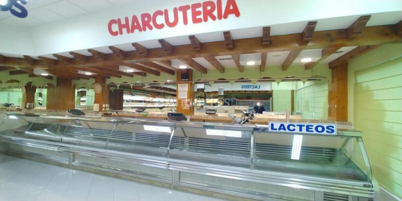 Tienda de alimentación o mercado en Torrelavega