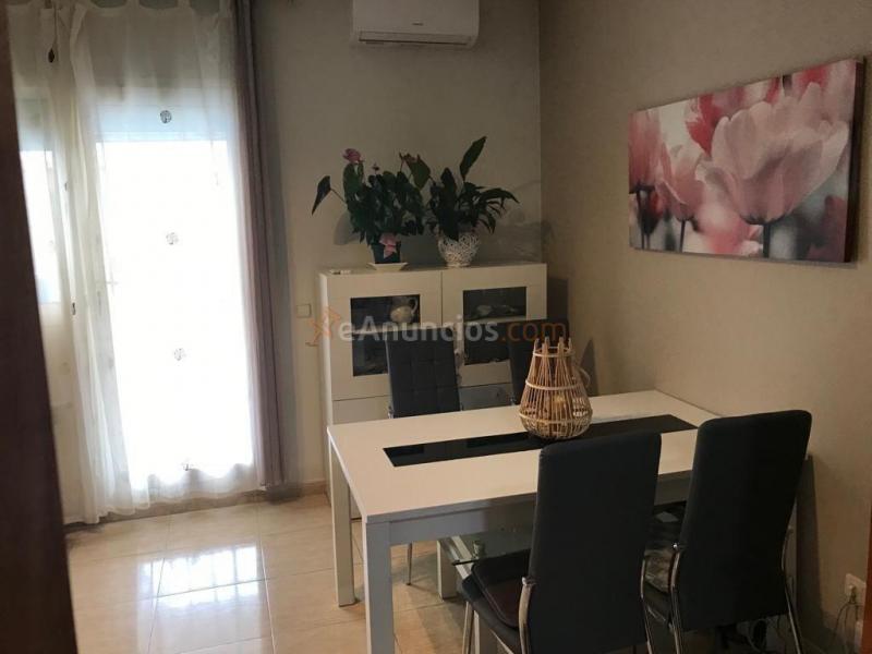 CASA SEMINUEVA DE TRES HABITACIONES Y DOS TERRAZAS A LA VENTA EN LA BARRIADA DE SANT PAU.