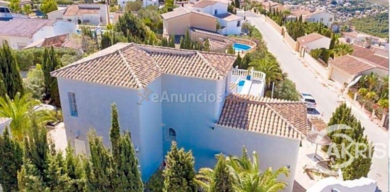 ESTUPENDO CHALET CON  BONITAS VISTAS AL MAR