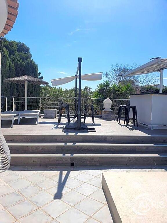 ESTUPENDO CHALET CON  BONITAS VISTAS AL MAR