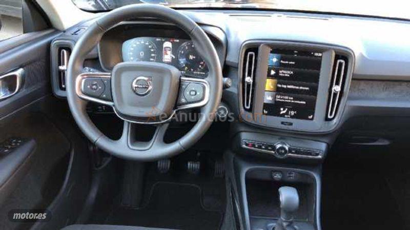 Volvo XC40 1.5 T2 MOMENTUM CORE 129 5P de 2021 con 1.001 Km por 30.000 EUR. en Malaga