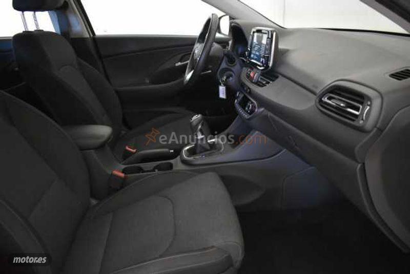 Hyundai i30 5P TGDI 1.0 120CV KLASS de 2021 con 14.916 Km por 18.490 EUR. en Sevilla