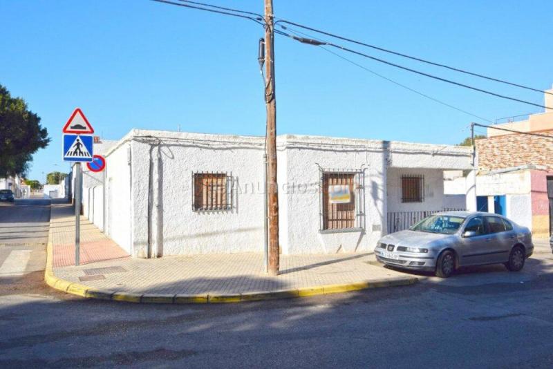 CASA PLANTA BAJA CON PATIO EN LAS NORIAS