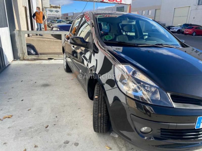 Renault Clio Authentique 1.2 16v eco2 