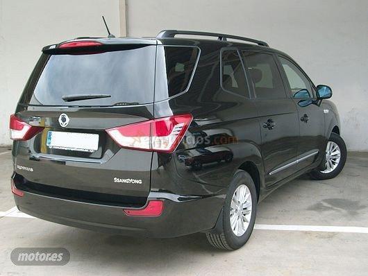 Ssangyong Rodius 2.0e-Xdi Premium de 2013 con 8.000 Km por 24.900 EUR. en Alicante