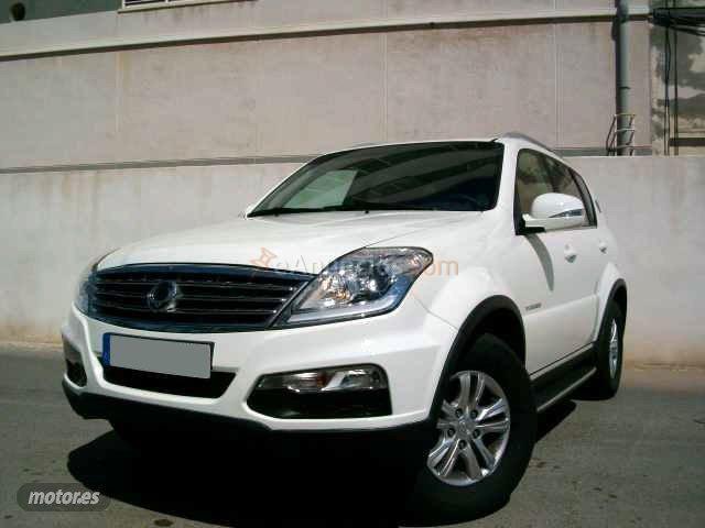 Ssangyong Rexton W 200 e-Xdi Premium 4x2 Premium de 2014 con 5.500 Km por 22.500 EUR. en Alicante