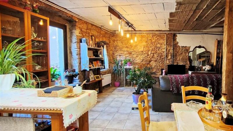 CASA DE TRES PLANTAS UNICA EN SU ESTILO EN VENTA EN EL CENTRO DE SANTPEDOR.