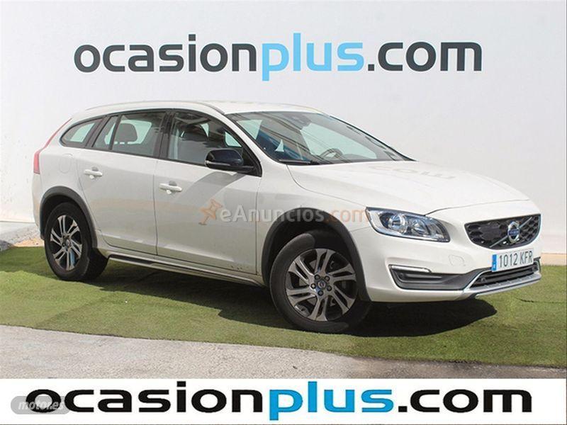 Volvo V 60 2.0 D3 Momentum de 2019 con 25.008 Km por 21.900 EUR. en Castellon