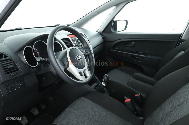 Kia Venga 1.4 CVVT 90cv Basic de 2015 con 25.974 Km por 9.899 EUR. en Malaga