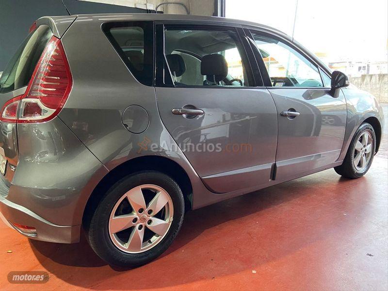 Renault Scenic Dynamique TCE 130cv de 2010 con 210.000 Km por 5.990 EUR. en Madrid