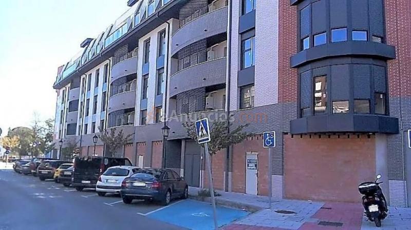 Gran local comercial en el centro de Colindres