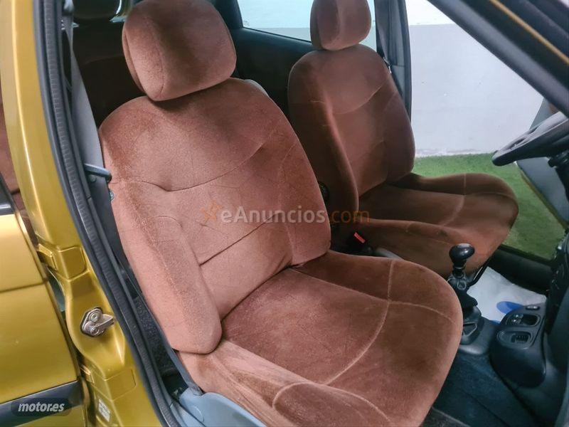 Renault Megane SCENIC RT 1.6 16V de 2000 con 150.000 Km por 1.400 EUR. en Salamanca